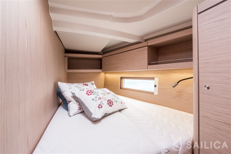 Oceanis 38.1 - Yacht Charter Sailica