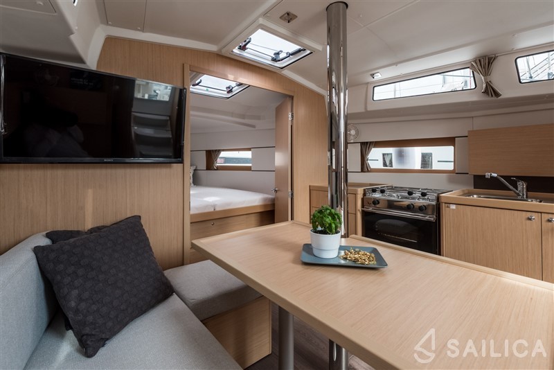 Oceanis 38.1 - Yacht Charter Sailica