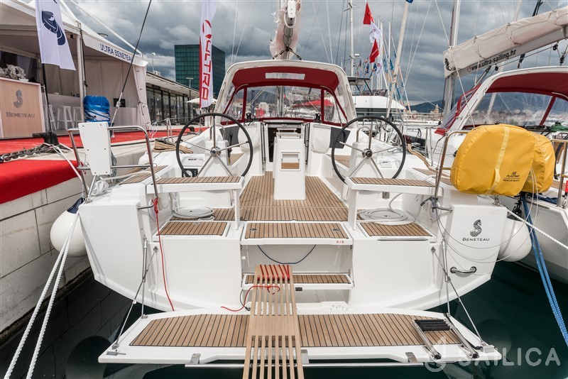 Oceanis 38.1 - Yacht Charter Sailica