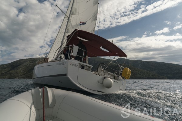 Oceanis 38.1 - Yacht Charter Sailica