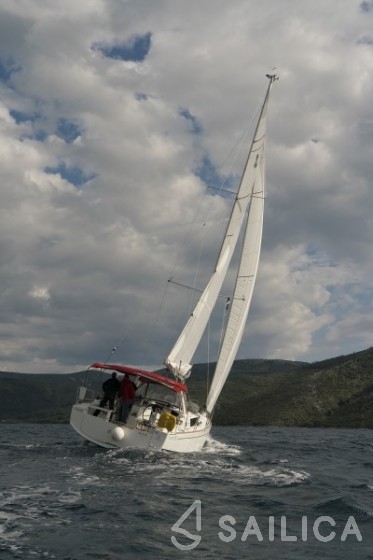 Oceanis 38.1 - Yacht Charter Sailica