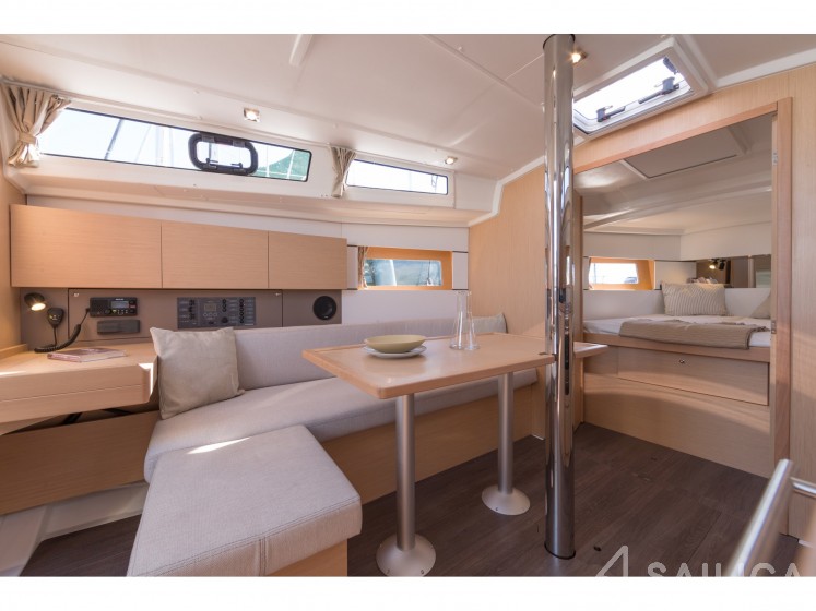 Oceanis 38.1 - Yacht Charter Sailica