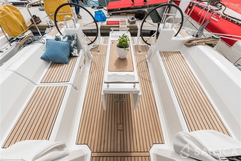 Oceanis 38.1 - Yacht Charter Sailica