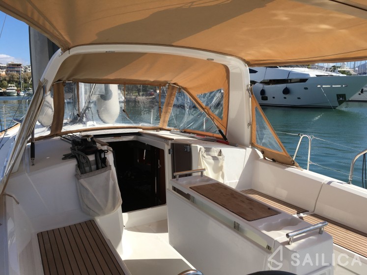 Oceanis 38.1 - Yacht Charter Sailica