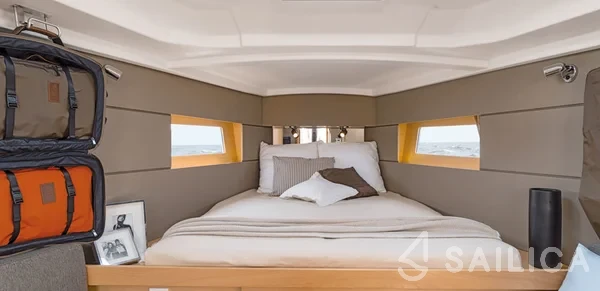 Oceanis 38.1 - Yacht Charter Sailica