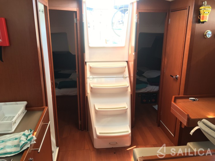 Oceanis 38.1 - Yacht Charter Sailica