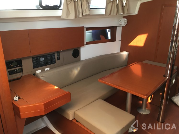 Oceanis 38.1 - Yacht Charter Sailica