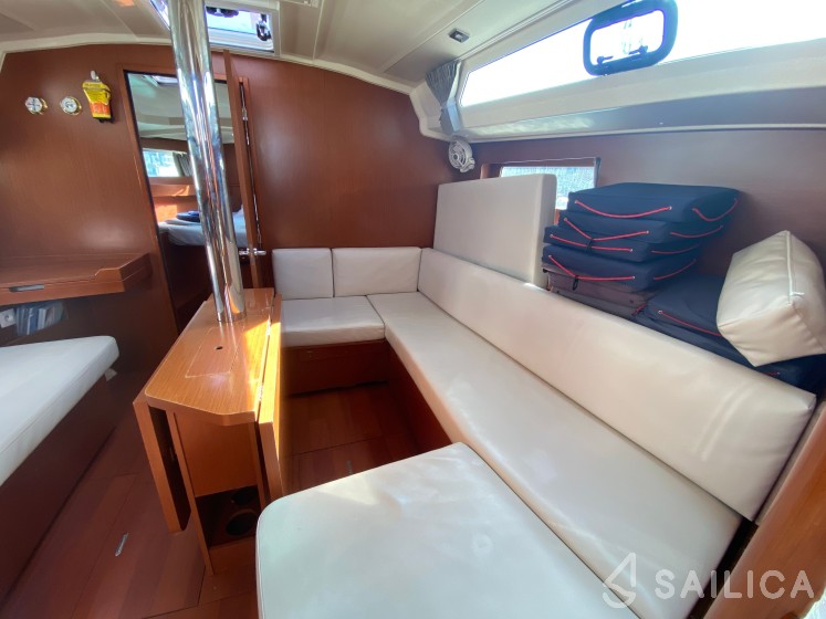 Oceanis 41.1 - Yacht Charter Sailica