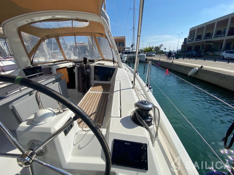 Oceanis 41.1 - Yacht Charter Sailica