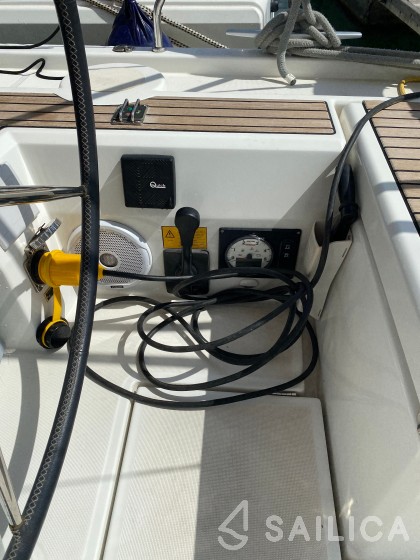 Oceanis 51.1 - Yacht Charter Sailica
