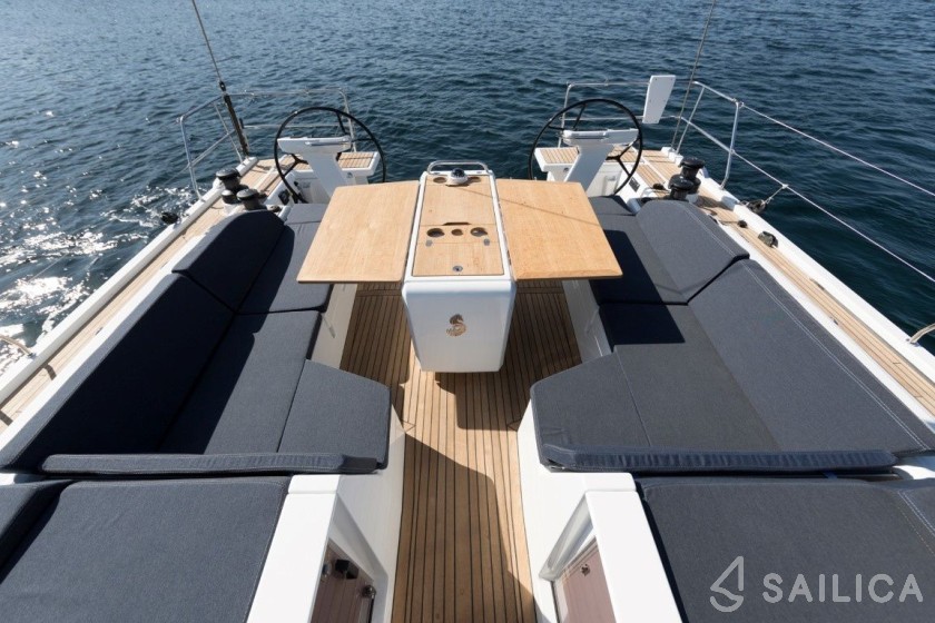 Oceanis 51.1 - Yacht Charter Sailica