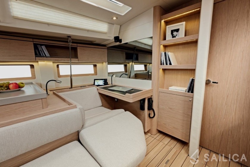 Oceanis 51.1 - Yacht Charter Sailica