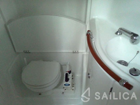 Oceanis 393 Clipper - Yacht Charter Sailica