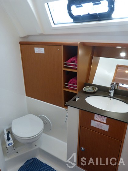 Bavaria 41 Cruiser - Yacht Charter Sailica