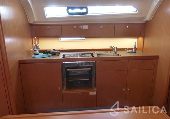 Bavaria 41 Cruiser - Yacht Charter Sailica