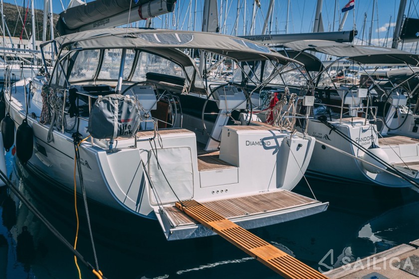 Hanse 455 - Yacht Charter Sailica