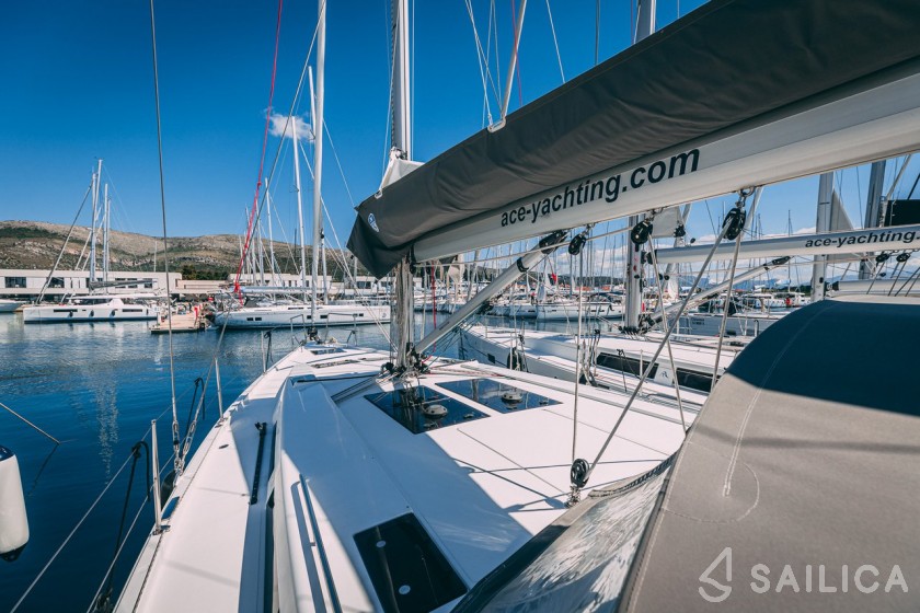 Hanse 455 - Yacht Charter Sailica
