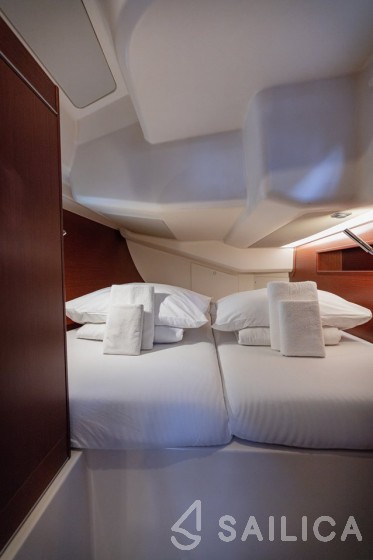 Hanse 455 - Yacht Charter Sailica