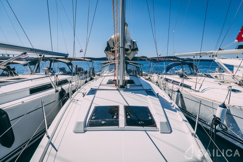 Hanse 455 - Yacht Charter Sailica