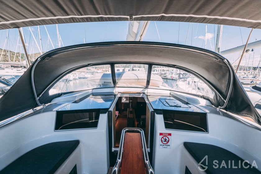 Hanse 455 - Yacht Charter Sailica