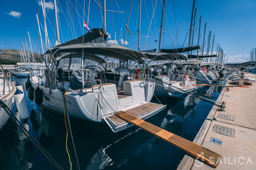 Hanse 455 - Yacht Charter Sailica