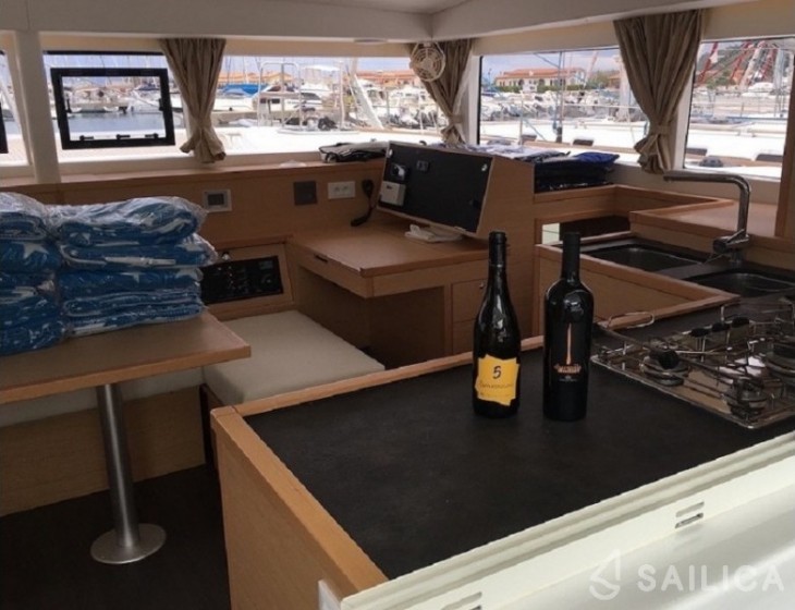 Lagoon 400 S2 - Yacht Charter Sailica