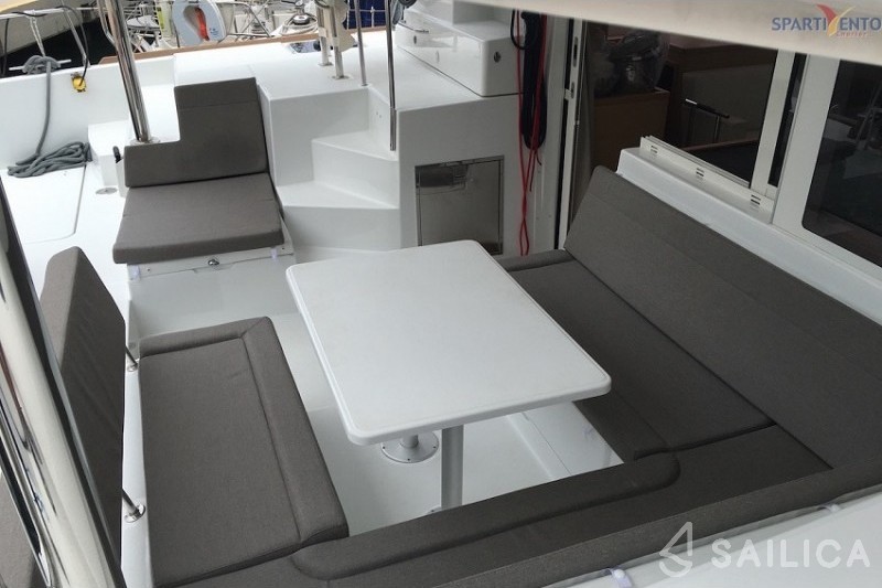 Lagoon 400 S2 - Yacht Charter Sailica