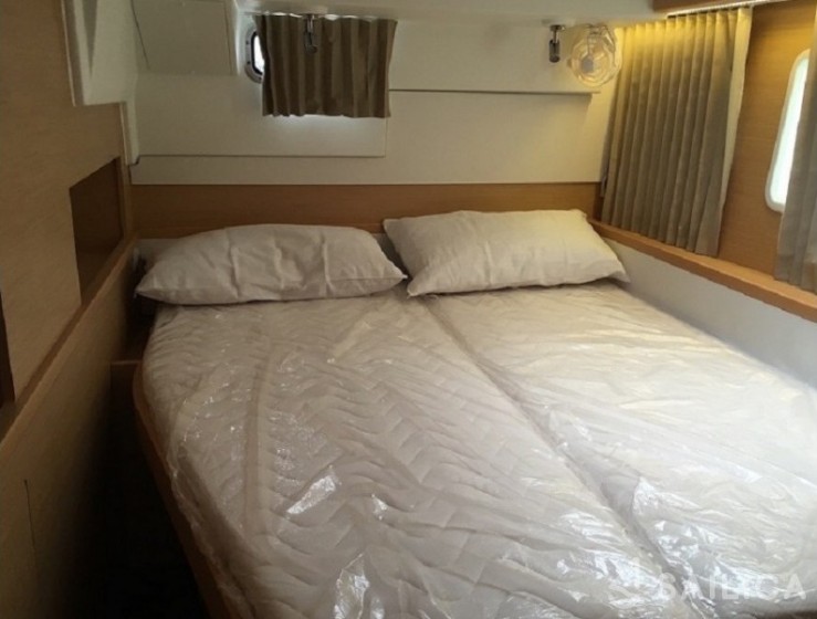 Lagoon 400 S2 - Yacht Charter Sailica