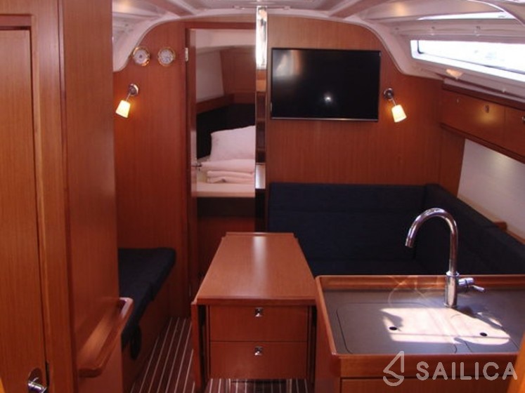 Bavaria Cruiser 37 - Yacht Charter Sailica