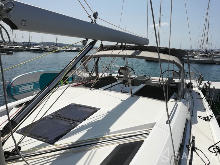 Oceanis 51.1 - Yacht Charter Sailica