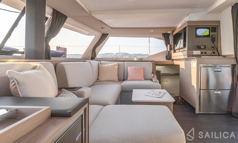 Isla 40 - Yacht Charter Sailica