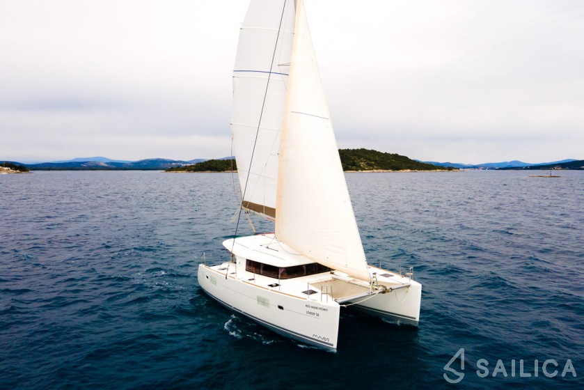 Lagoon 400 S2 - Yacht Charter Sailica