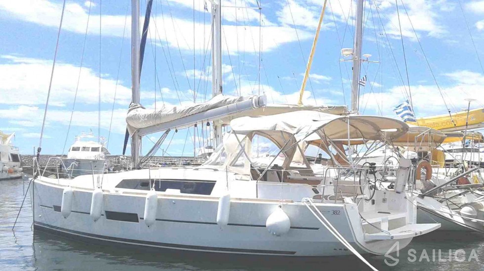 Dufour 382 GL - Yacht Charter Sailica