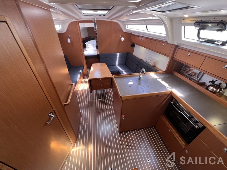 Bavaria 37 Cruiser - Yacht Charter Sailica