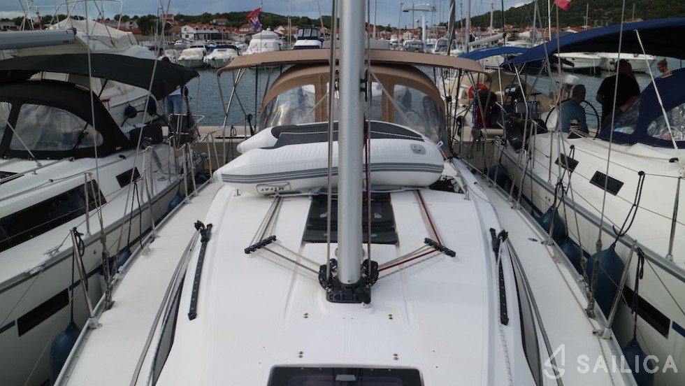 Bavaria 37 Cruiser - Yacht Charter Sailica