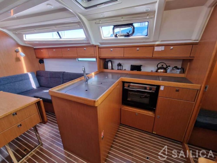 Bavaria 37 Cruiser - Yacht Charter Sailica
