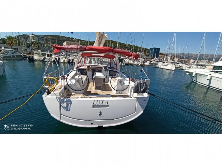 Oceanis 41.1 - Yacht Charter Sailica