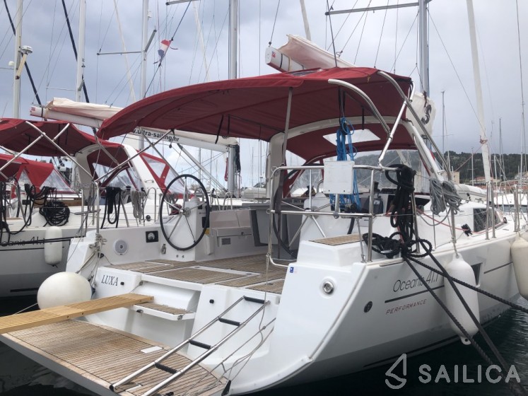 Oceanis 41.1 - Yacht Charter Sailica