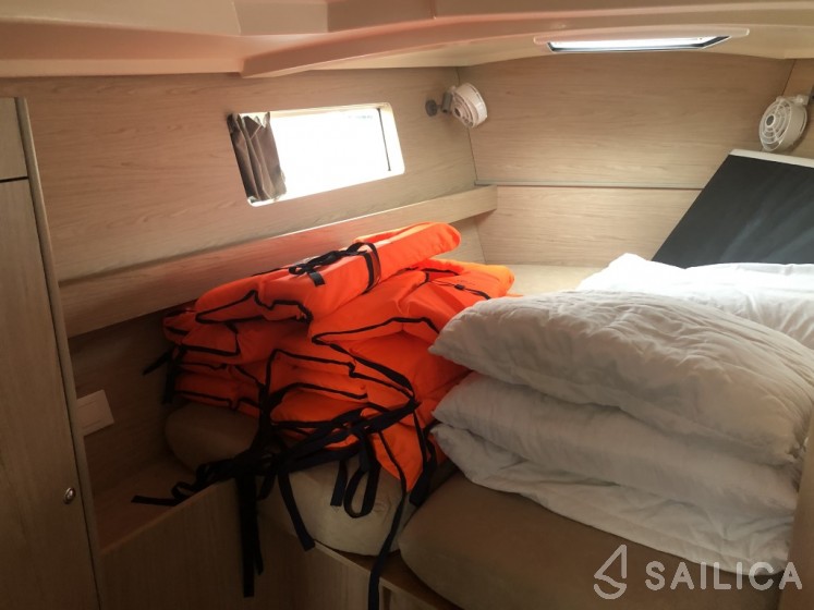 Oceanis 41.1 - Yacht Charter Sailica