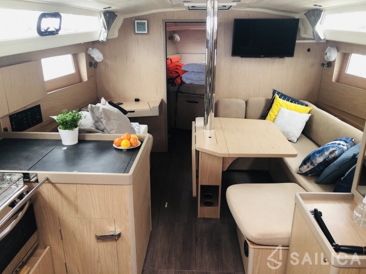 Oceanis 41.1 - Yacht Charter Sailica