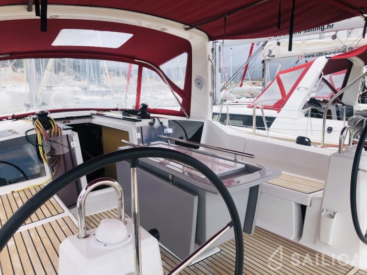 Oceanis 41.1 - Yacht Charter Sailica