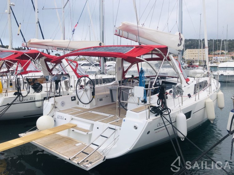 Oceanis 41.1 - Yacht Charter Sailica