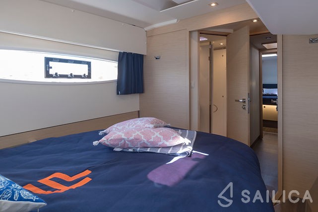Astréa 42 - Yacht Charter Sailica