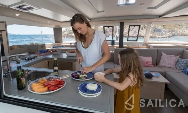 Astréa 42 - Yacht Charter Sailica