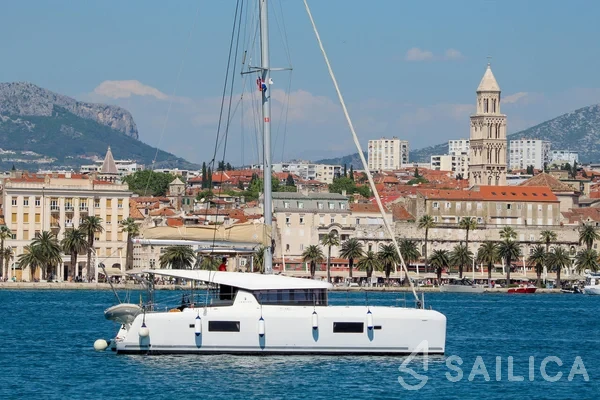 Lagoon 42 - Yacht Charter Sailica