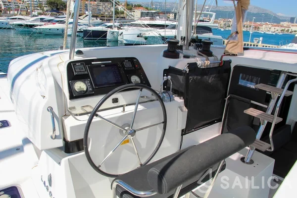 Lagoon 42 - Yacht Charter Sailica