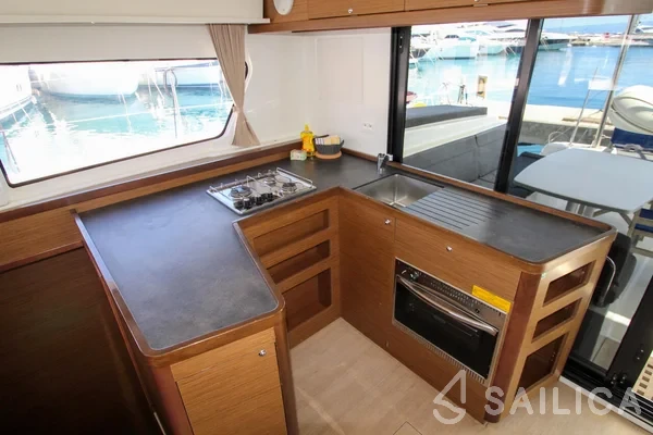 Lagoon 42 - Yacht Charter Sailica