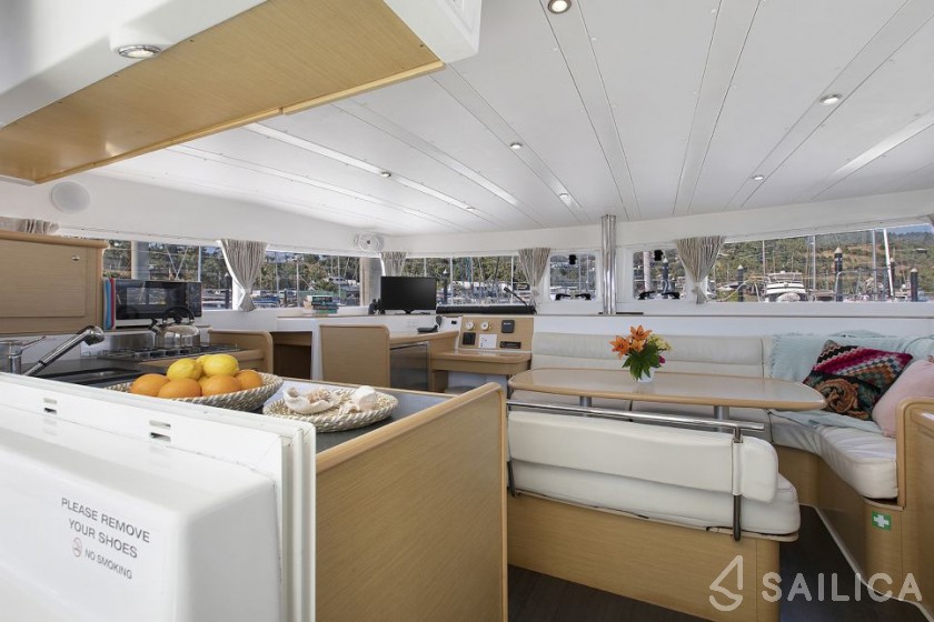 Lagoon 421 - Yacht Charter Sailica