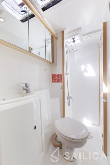 Lagoon 421 - Yacht Charter Sailica