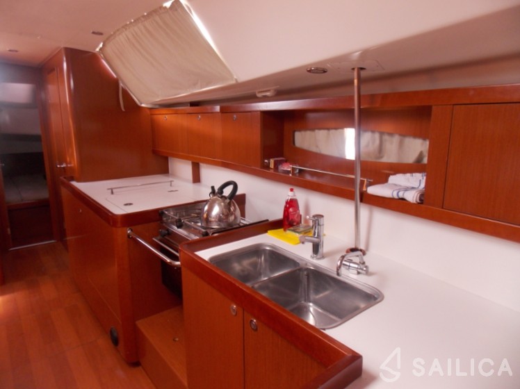 Oceanis 46 - Yacht Charter Sailica